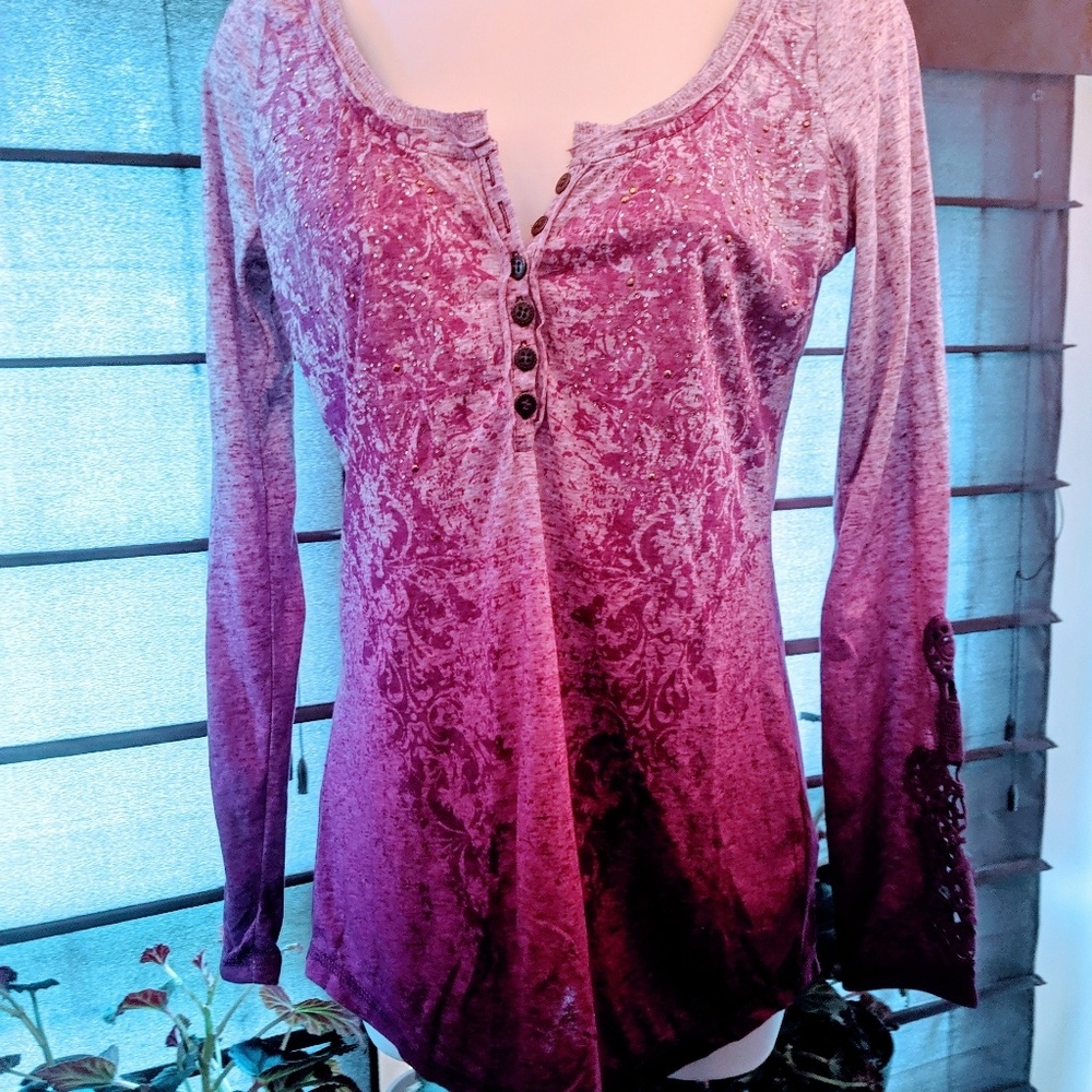 Maurice's premium brand purple Crochet Sleeve Detailed top Size Medium